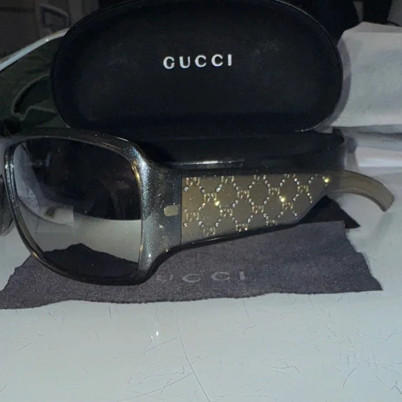 Gucci Sunglasses - Picture 2 of 4